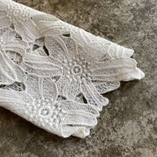 画像9: WHITE COLOR FLORAL LACE DESIGN CARDIGAN / Ladies M (9)