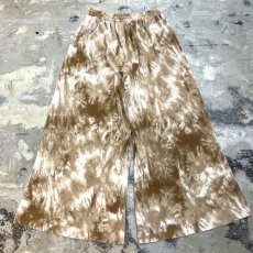 画像2: TIE DYE PATTERN PLEATED WIDE SILHOUETTE PANTS / W25~ (2)