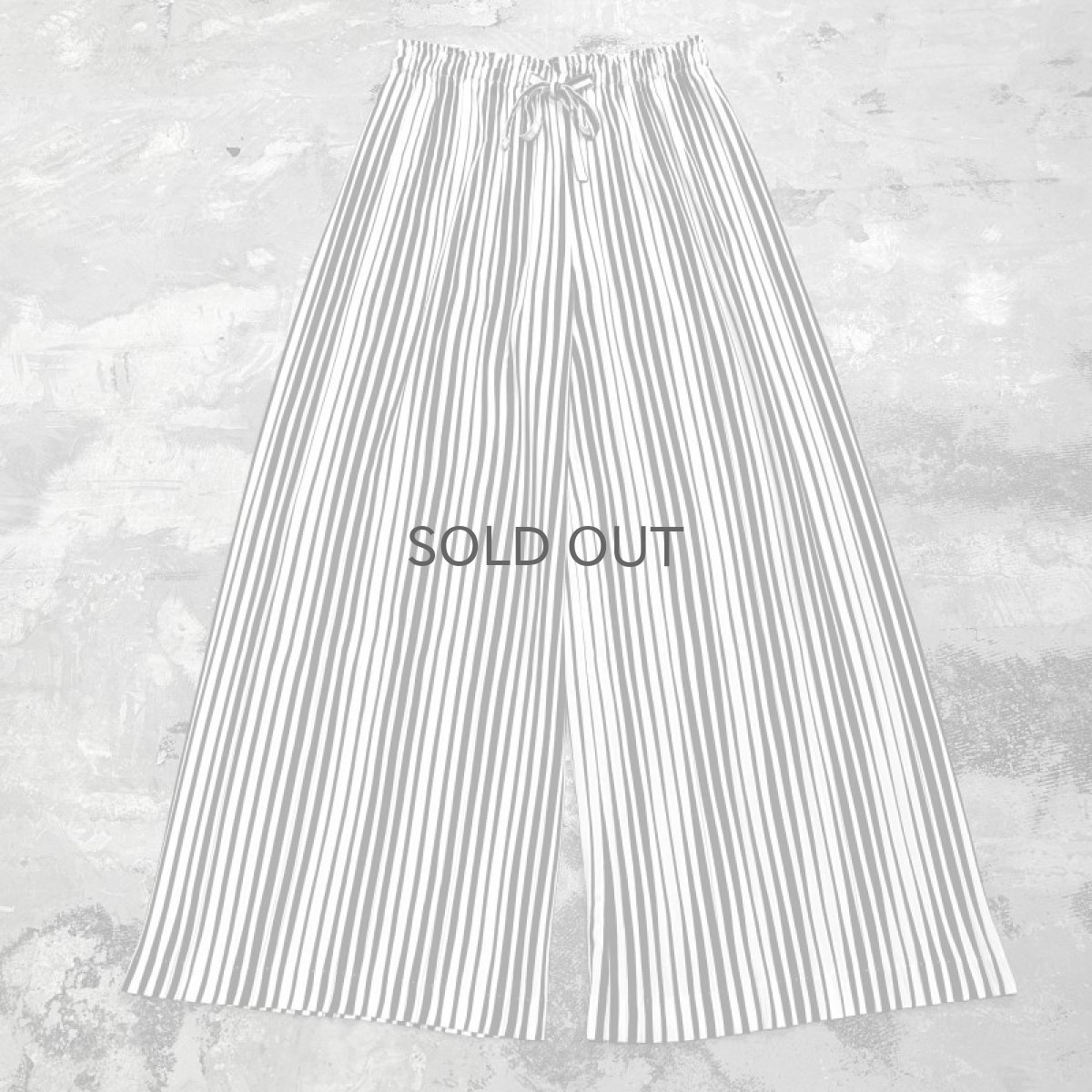 画像1: BICOLOR PLEATED WIDE SILHOUETTE PANTS / W23~ (1)