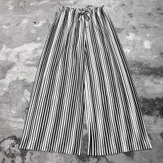 画像1: BICOLOR PLEATED WIDE SILHOUETTE PANTS / W23~ (1)