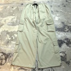 画像2: 【WONDERGROUND】DESIGN BACK POCKET DOUBLE CARGO PANTS / GREEN / OS (2)