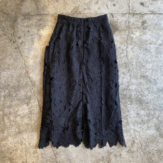 画像2: FLORAL LACE DESIGN BACK SLIT SKIRT / W24~W27 (2)