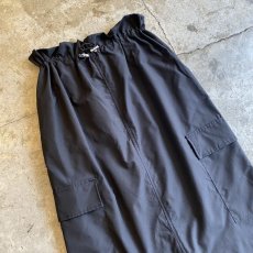 画像3: BACK SLIT NYLON CARGO DESIGN LONG SKIRT / FREE~W35 (3)