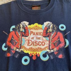 画像5: 00's "PANIC AT THE DISCO" ROCK TEE / Ladies S(M)  (5)