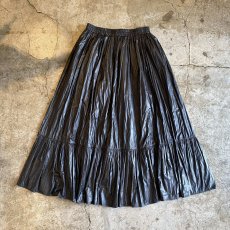 画像1: SHINY BLACK COLOR DESIGN TIERED VOLUME SKIRT / W26~W35 (1)