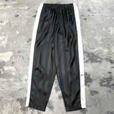 画像1: 【NIKE】STRIPE PATTERN SIDE LINE LOGO NYLON PANTS / FREE (1)