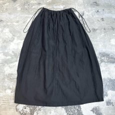 画像1: BLACK COLOR DRAW CODE WAIST SHEER SKIRT / FREE (1)