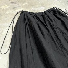 画像3: BLACK COLOR DRAW CODE WAIST SHEER SKIRT / FREE (3)