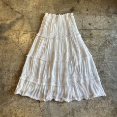 画像2: WHITE COLOR POINT MIX MESH DESIGN TIERED FLARE LONG SKIRT / ~W37(XL) (2)