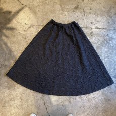 画像2: FLORAL EMBOSS DESIGN FLARE VOLUME SKIRT / W25~W34 (2)