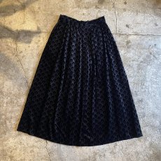 画像2: OLD DESIGN ALL OVER PATTERN VELVET SKIRT / W28 (2)