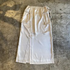 画像1: POCKET DESIGN SIDE SLIT SATIN SKIRT / FREE~W36 (1)