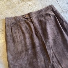 画像3: 【EDDIE BAUER】SUEDE LEATHER BROWN COLOR BACK SLIT SKIRT / W31 (3)