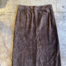 画像4: 【EDDIE BAUER】SUEDE LEATHER BROWN COLOR BACK SLIT SKIRT / W31 (4)