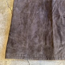 画像5: 【EDDIE BAUER】SUEDE LEATHER BROWN COLOR BACK SLIT SKIRT / W31 (5)