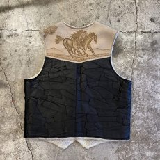 画像2: HORSE TRANSFER EMBOSSING DESIGN LINER BOA LEATHER VEST / Ladies L(40) (2)