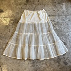 画像2: OLD WHITE COLOR SWITCHING DESIGN TIERED SHEER TULLE SKIRT / W23~W31 (2)