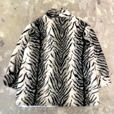 画像2: ALL OVER TIGER PATTERN FAUX FUR HALF COAT / Mens L (2)