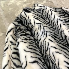 画像9: ALL OVER TIGER PATTERN FAUX FUR HALF COAT / Mens L (9)