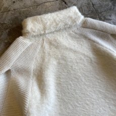 画像10: WHITE COLOR SHORT SHAGGY DESIGN SHOULDER KNIT TOPS / Ladies M (10)