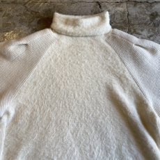 画像4: WHITE COLOR SHORT SHAGGY DESIGN SHOULDER KNIT TOPS / Ladies M (4)