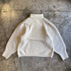 画像2: WHITE COLOR SHORT SHAGGY DESIGN SHOULDER KNIT TOPS / Ladies M (2)