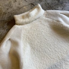 画像3: WHITE COLOR SHORT SHAGGY DESIGN SHOULDER KNIT TOPS / Ladies M (3)