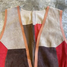 画像4: COLOR SUEDE LEATHER PATCHWORK DESIGN SHORT VEST / Ladies S~M (4)